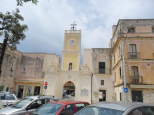 piazza-san-nicola-torre-orologio-aradeo-3