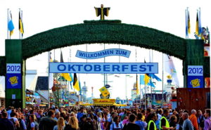 800px-Haupteingang_Oktoberfest_2012