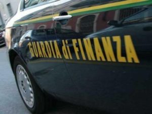 guardia-di-finanza-auto_